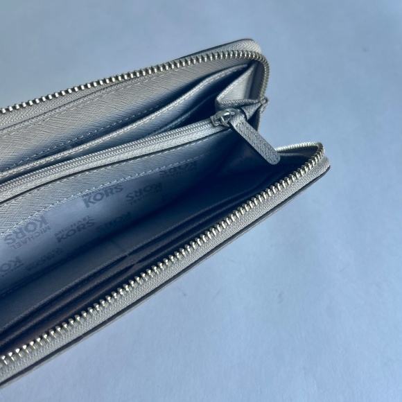 Michael Kors Grey Pebble Genuine Leather Zip Around Wallet - Picture 10 of 15